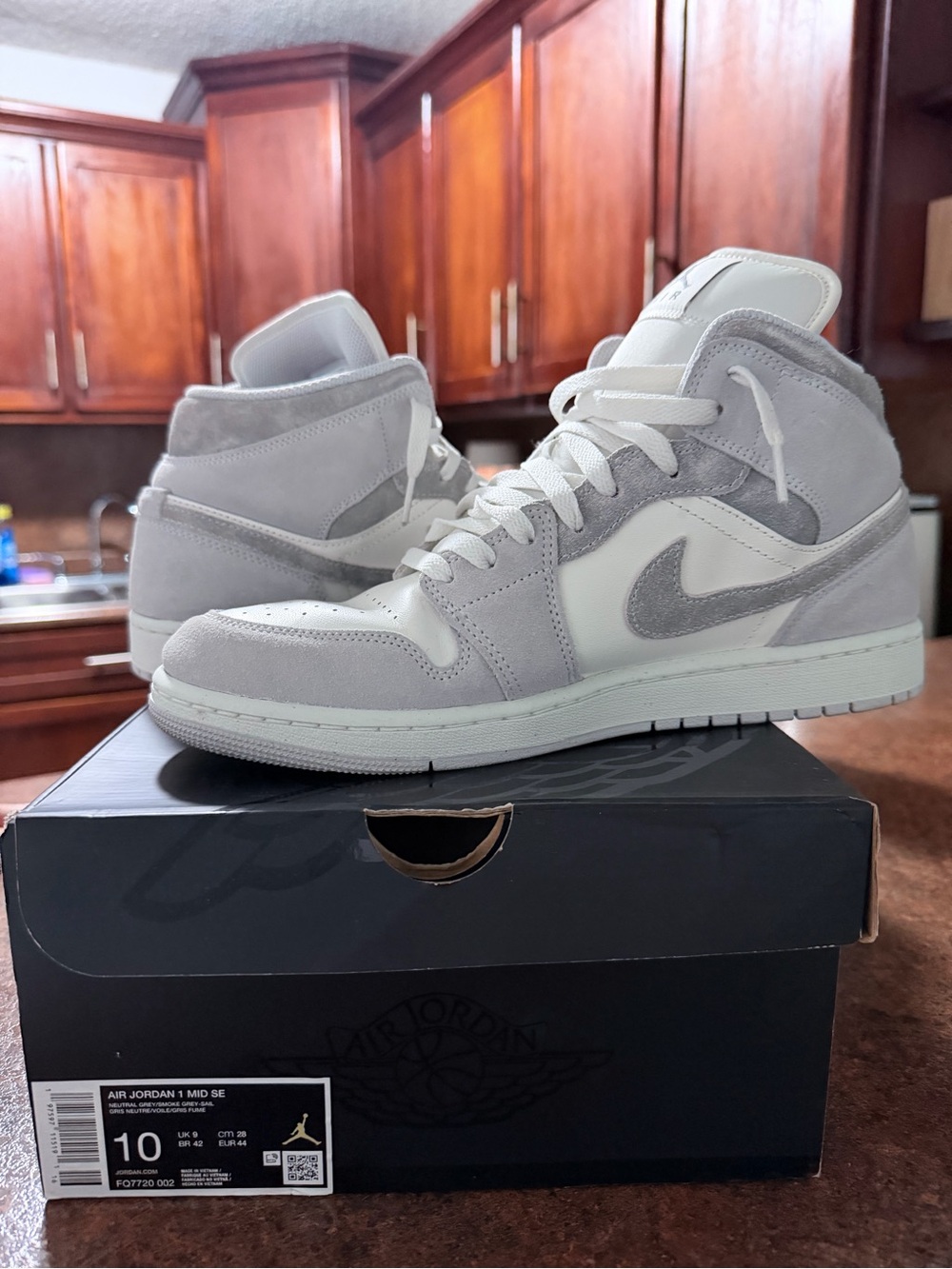 Jordan Air Jordan 1 Mid SE Men’s Sneakers — White & Light Gray